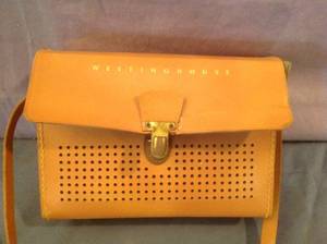 lot 16 image: Vintage Westinghouse Bag Radio