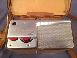 lot 17 image: Vintage Revere 400 Bag Radio - Rare