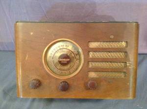 lot 20 image: Vintage Crosley Fiver Radio