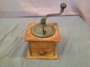 lot 21 image: Vintage Coffee Grinder