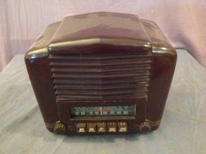 lot 25 image: Vintage Crosley Radio