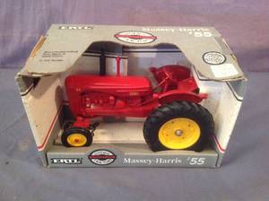lot 31 image: Ertl Massey-Harris 55