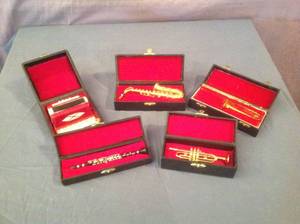 lot 43 image: Miniature Musical Instruments