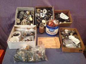 lot 78 image: Radio Knobs & Parts