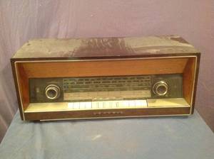 lot 88 image: Vintage Grundig Radio