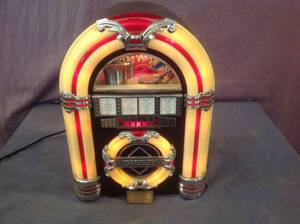 lot 111 image: Crosley Model CCR11 100th Anniversary Radio