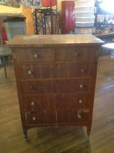 lot 200 image: Dresser with Key