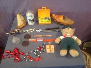 lot 175 image: Novelty Items & Souvenirs