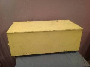 lot 183 image: Wood Chest on Wheels