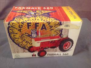lot 198 image: Farmall 560 2005 Iowa FFA Special Edition