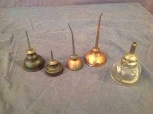 lot 217 image: Small Oil Cans & Small Lantern