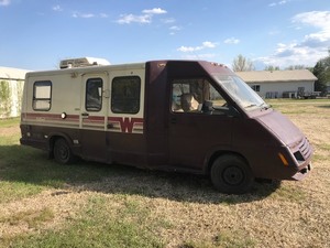 lot 5 image: 1991 Winnebago Le Sharo