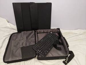 lot 638 image: Messenger Laptop Bag and Wireless Keyboard