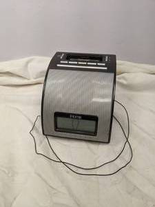 lot 639 image: iHome SpeakerClock RadioiPod Docking Station