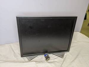lot 679 image: Dell Computer Monitor