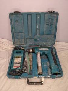 lot 662 image: Makita 6095D 9.6V 38 Cordless Driver-Drill Kit