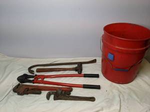 lot 668 image: Crowbar, Hammer, Wrenches, Wire Cutter