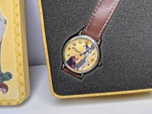 lot 14 image: Disneys Lady and the Tramp Special Edition Timepiece & Collectible Tin w COA