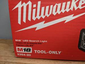 lot 6 image: Brand New Milwaukee M18 18-Volt 1250 Lumens Lithium-Ion Cordless Search Light