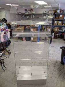lot 655 image: Double Sided Clear Acrylic Retail Display Unit
