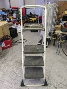lot 502 image: Folding Step Stool 3 Step Ladder