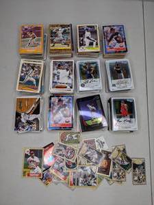 lot 505 image: Large Lot of Baseball Cards
