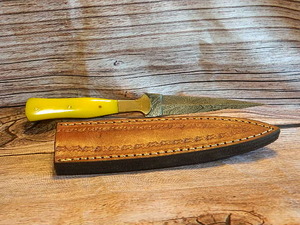 Hand Crafted Damascus Knife & Leather Pouch