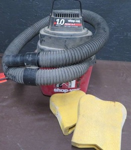 1 GAL MINI SHOP VAC.