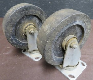 PAIR OF HEAVY DUTY 6 CASTORS
