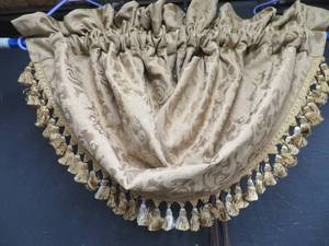 WATERFALL CURTAIN LOT