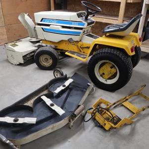 1979 CUB CADET INTERNATIONAL HYDRO STATIC 1450 TRACTOR WITH SNOW BLOWER, AND LAWN MOWER DECK