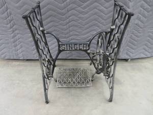 VINTAGE CAST IRON SINGER TREDLE BASE