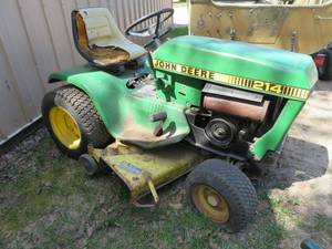 JOHN DEERE 214 LAWN AND GARDEN TRACTOR