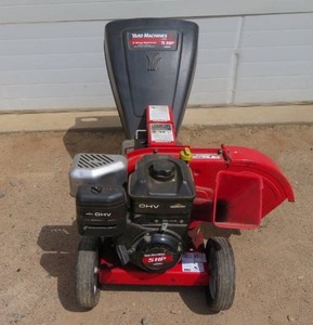 YARD MACHINE CHIPPER SHREDDER