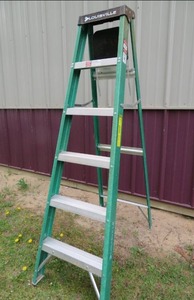 LOUISVILLE 6 FIBERGLASS LADDER