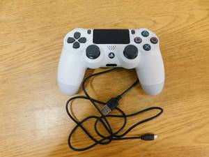 Sony PlayStation 4 DualShock Wireless Controller - White
