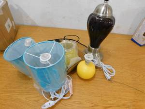 Assorted lot of lamps.