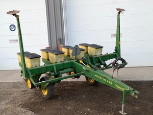 lot 1-A image: John Deere 7000 Four-Row Corn Planter