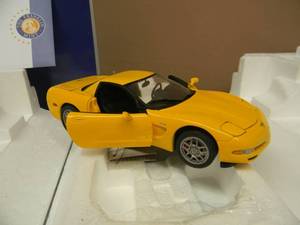 FRANKLIN MINT 124 SCALE 2003 CORVETTE Z06 SPECIAL LIMITED EDITION OF 9900 WORLDWIDE - IN BOX - GREAT PIECE - SEE PICTURES