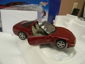FRANKLIN MINT 124 SCALE 2003 CORVETTE COUPE 50TH ANNIVERSARY LIMITER DEITION - IN BOX - GREAT PIECE - SEE PICTURES