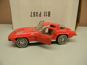 FRANKLIN MINT 124 SCALE 1963 CHEVROLET CORVETTE - IN BOX - GREAT PIECE - SEE PICTURES