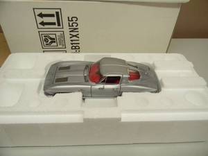 FRANKLIN MINT 124 SCALE 1963 CHEVROLET CORVETTE - IN BOX - GREAT PIECE - SEE PICTURES