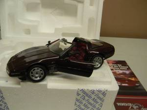 FRANKLIN MINT 124 SCALE 1993 CHEVROLET CORVETTE - IN BOX - GREAT PIECE - SEE PICTURES