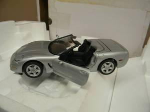 FRANKLIN MINT 124 SCALE 1998 CHEVROLET CORVETTE - IN BOX - GREAT PIECE - SEE PICTURES