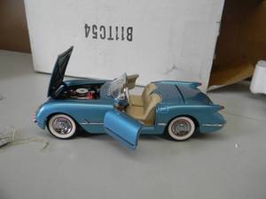 FRANKLIN MINT 124 SCALE 1955 CHEVROLET CORVETTE - IN BOX - GREAT PIECE - SEE PICTURES
