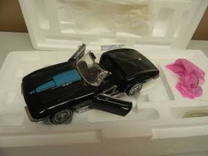 FRANKLIN MINT 124 SCALE 1967 CHEVROLET CORVETTE - IN BOX - GREAT PIECE - SEE PICTURES