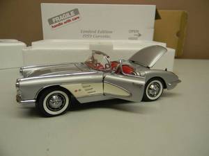THE DANBURY MINT LIMITED EDITION 124 SCALE 1959 CHEVROLET CORVETTE - IN BOX - GREAT PIECE - SEE PICTURES