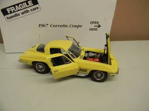 THE DANBURY MINT 124 SCALE 1967 CHEVROLET CORVETTE COUPE - IN BOX - GREAT PIECE - SEE PICTURES