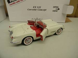 THE DANBURY MINT 124 SCALE 1953 EX 122 CHEVROLET CORVETTE CONCEPT - IN BOX - GREAT PIECE - SEE PICTURES