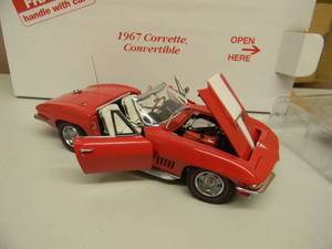THE DANBURY MINT 124 SCALE 1967 CHEVROLET CORVETTE CONVERTIBLE - IN BOX - GREAT PIECE - SEE PICTURES